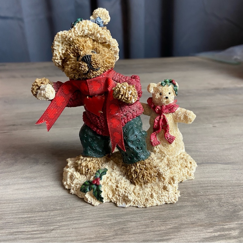 Heart‎ Patch Place Bear Snowball Fight Figurine Christmas Carlton Cards Snowman